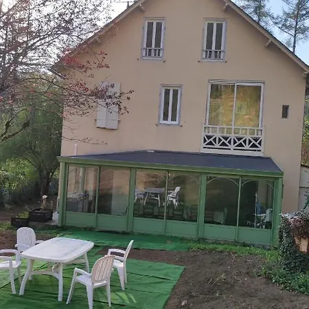 Maison Des Annees 30 - - 4 Personnes Vic-sur-Cere