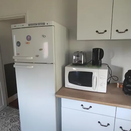 Maison Des Annees 30 - - 4 Personnes * Vic-sur-Cère